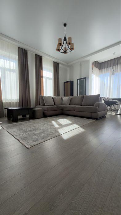 Продам 3к квартирус немонтом  в клубном доме!Центр