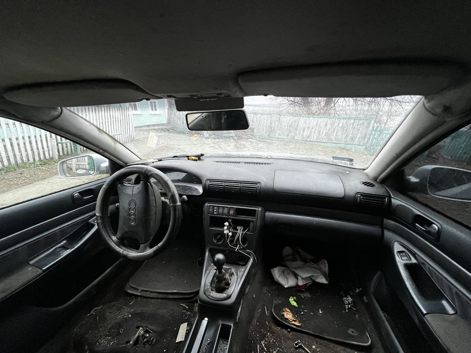 Ауді а4 б5 1995 1,6 цілою або по запчастинах