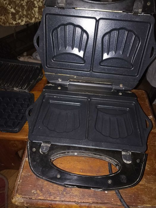 Продам вафельницу  ,бутербродницу,гриль