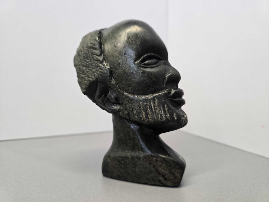 Kamienna rzeźba popiersie