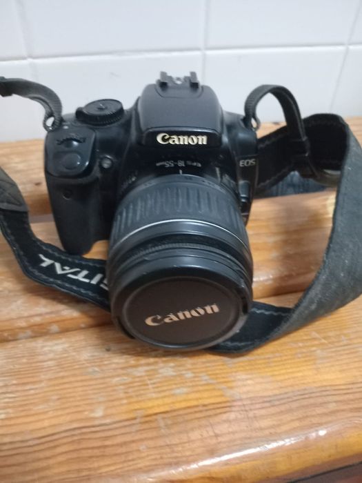 Máquina fotográfica Canon EOS 400D