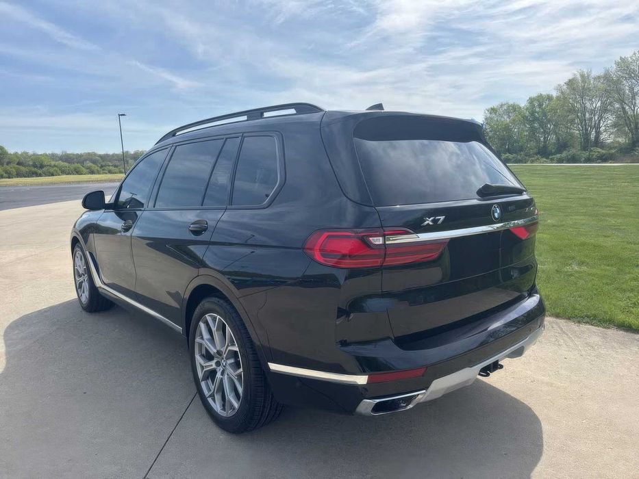BMW X7      2021