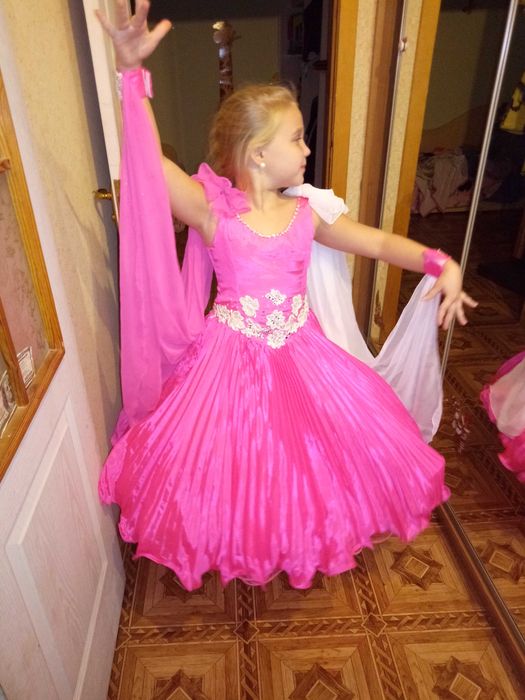 Платье для танцев ( типа бального )