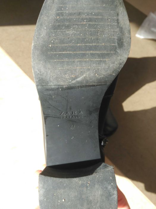 Botas pretas em pele da Zara 37