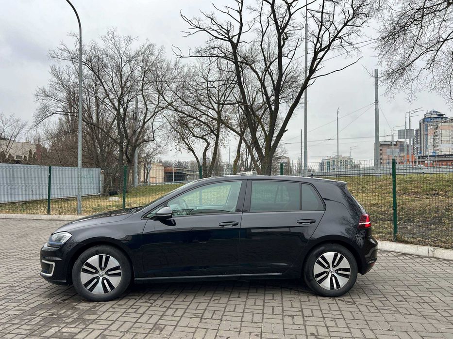 Оренда електромобіля Volkswagen e-Golf Highline