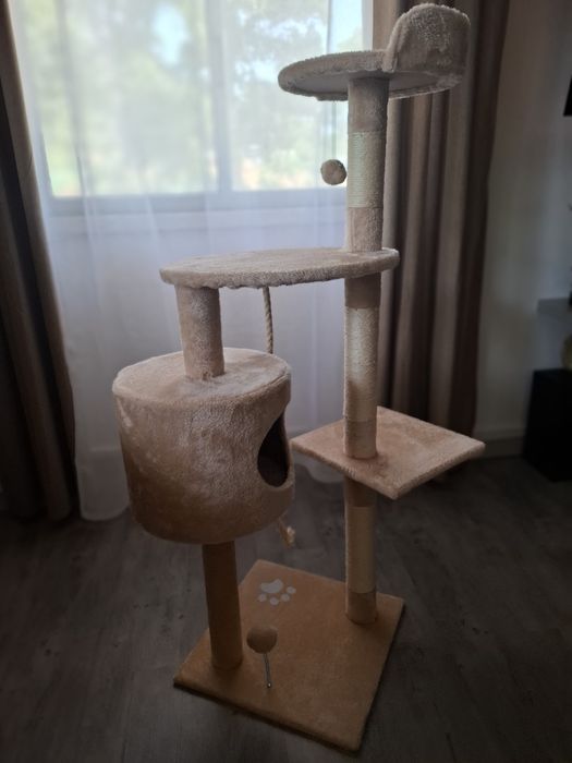 Árvore de plataformas para gatos