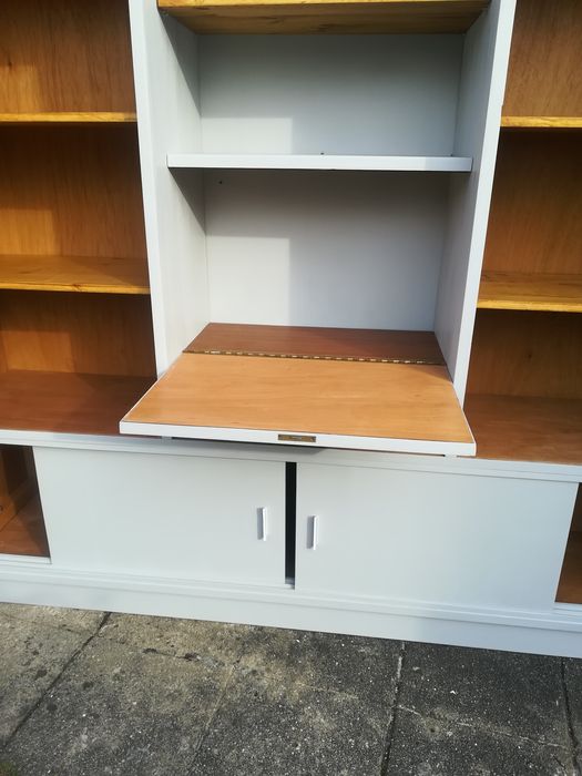 Estante, móvel, armário em madeira pintada