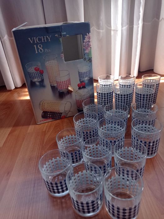 Coleção de 18 copos