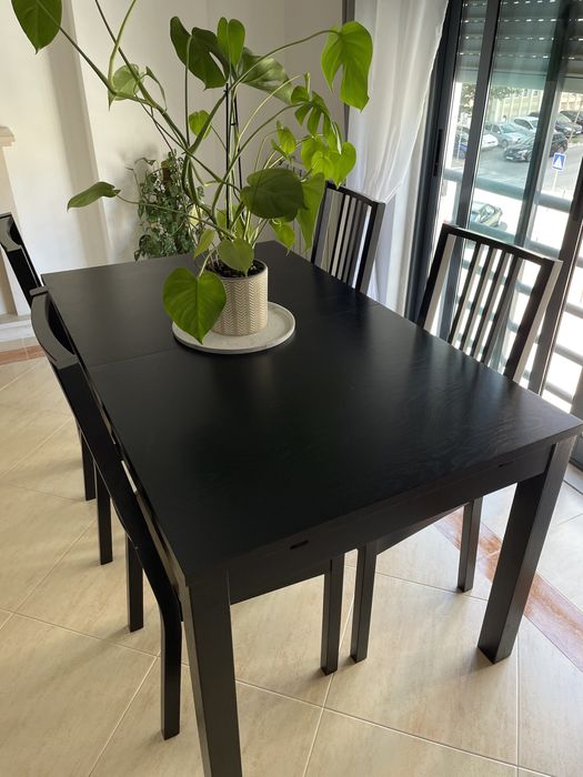 Mesa refeição extensível IKEA + 4 Cadeiras