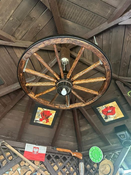 Drewniane koła od wozu