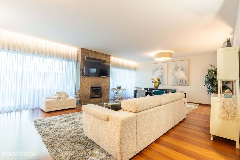 Moradia T3+1 de Luxo com Piscina, Painéis Solares e 348 m² em Castêlo