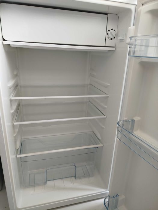 Mini frigorífico Jocel 85L igual novo