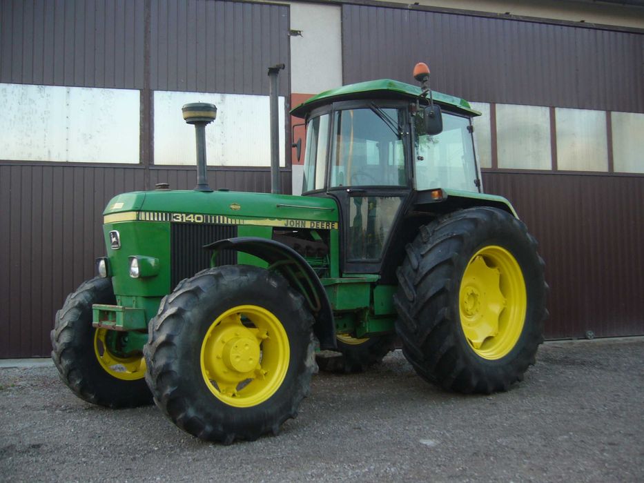 Ciągnik John Deere 3140