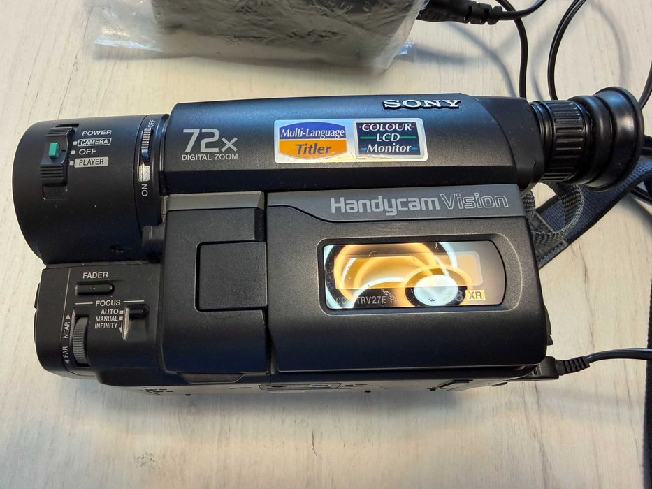 Відеокамера Sony CCD-TRV27E