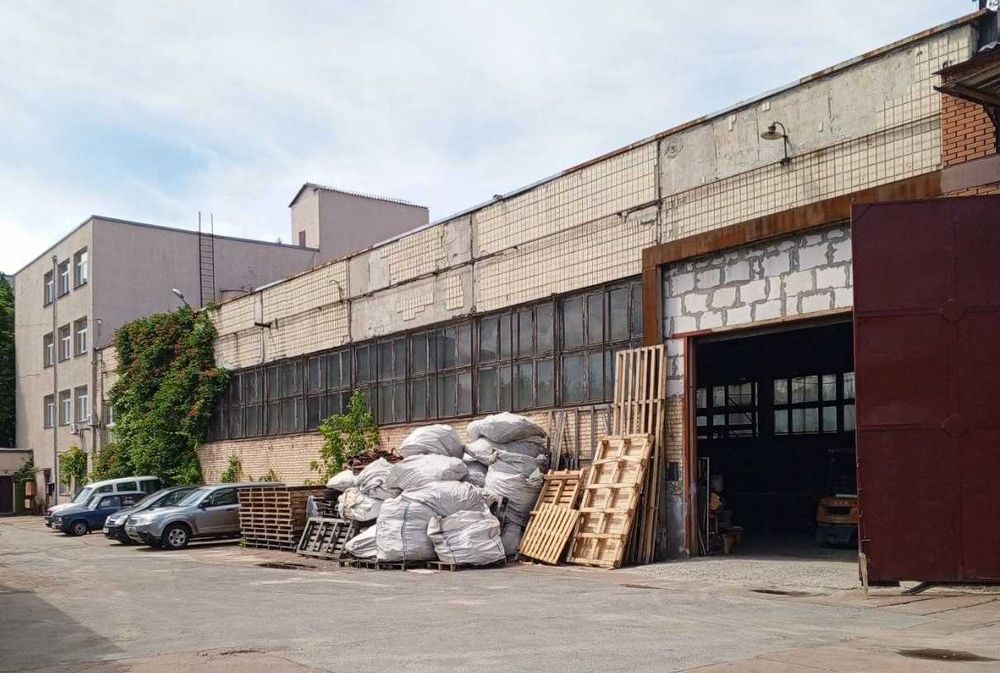 Продаж комерційної нерухомості 1200м2 Берестейська БЕЗ КОМІСІЇ