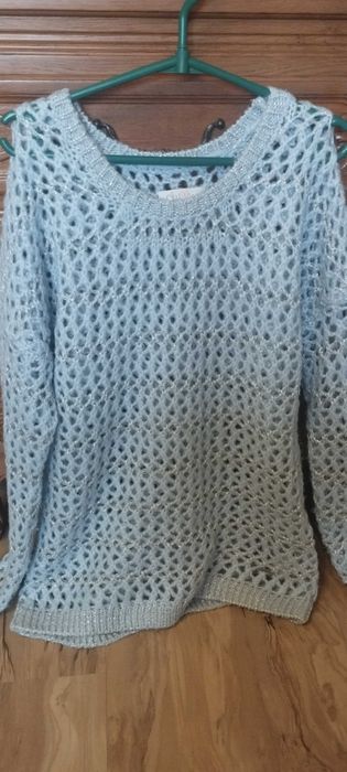 Sweter wełniany że srebrną nitką