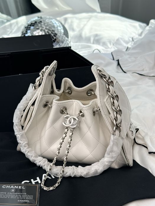Сумка Chanel 25 Small Handbag White Lambskin
