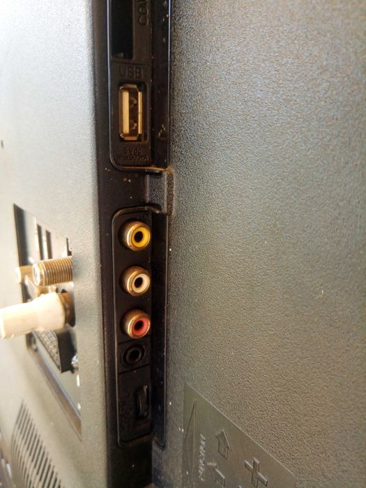 TV in good condition with remote control64584846999937123