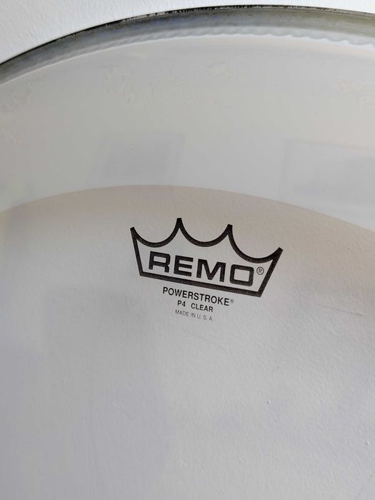 Pele bombo Remo Powerstroke 4 (24")