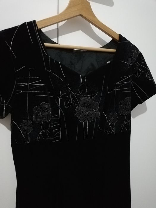 Czarna elegancka sukienka welurowa r. 40 L