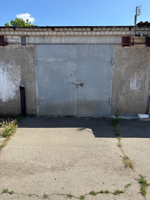 Продам капітальний гараж з ямою та підвалом, район ЮРЗ