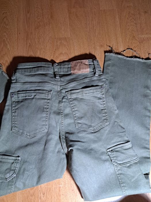 Calças de ganga verdes Bershka tamanho 32
