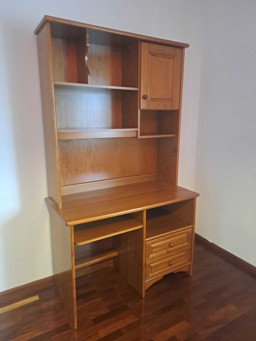 Secretária com estante