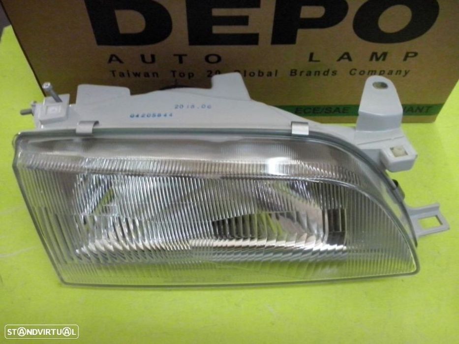 Ótica / ópticas da frente Toyota Corolla EE100 e Starvan CE100 NOVOS