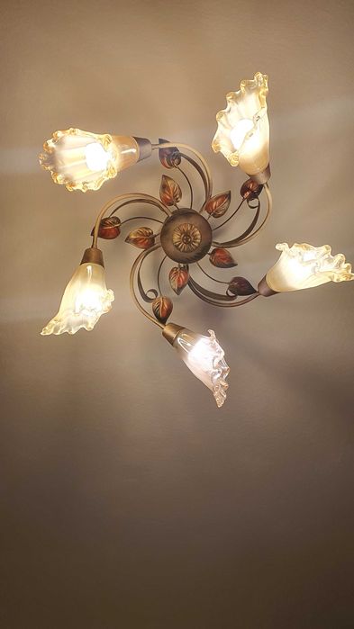 Lampa żyrandol sufitowy kinkiet w stylu kwiatowym