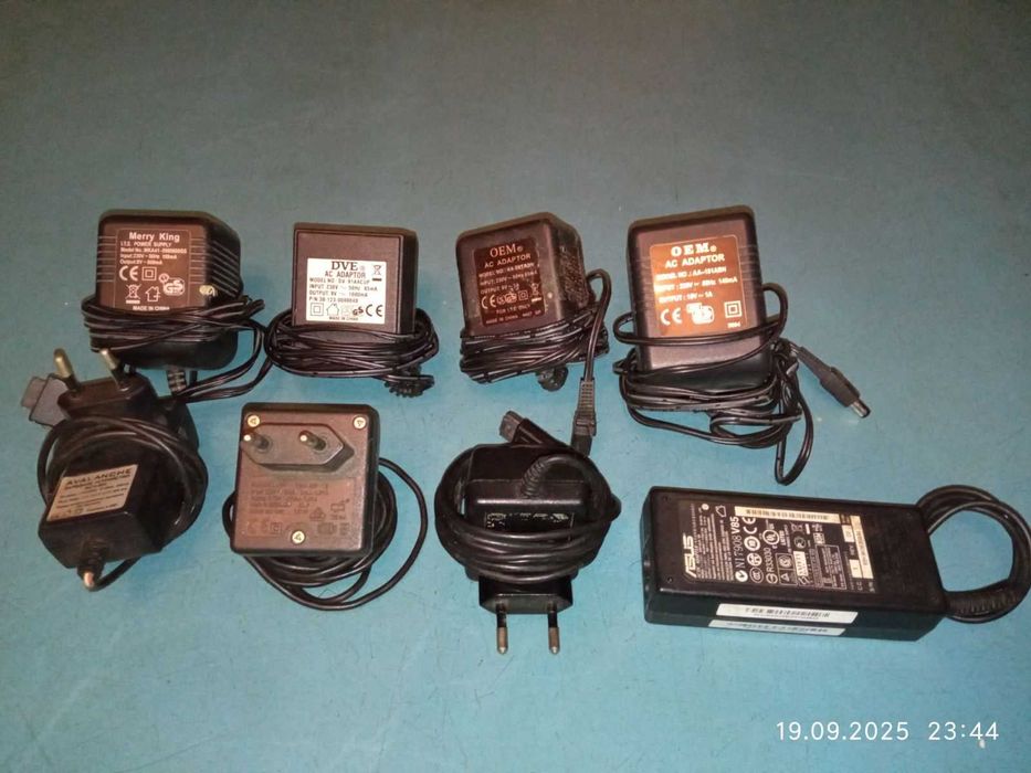 Блоки живлення та перехідники для зарядки від авто