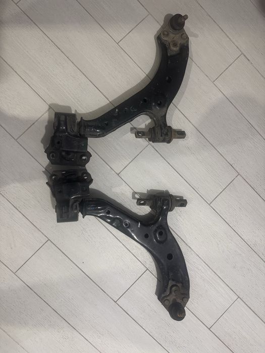 Ричаги правий та лівий передній Honda Cr-v RM3 2016 року