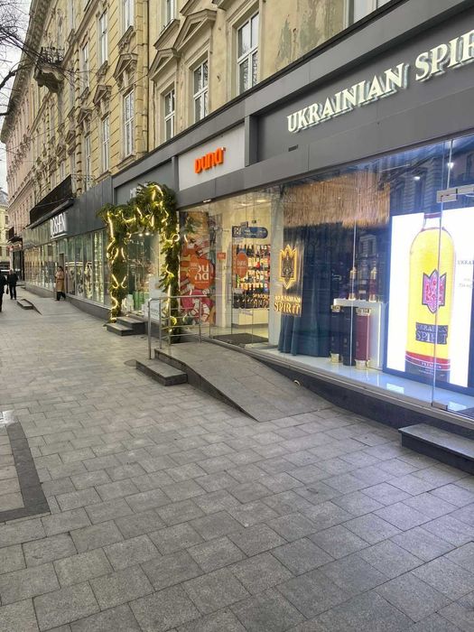 Оренда фасадного приміщення вул. Галицька