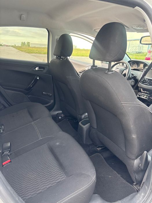 Продаю авто Peugeot 208 2016