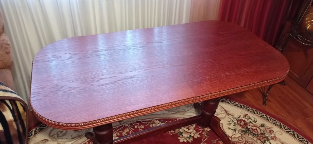 ТЕРМІНОВО!!! Продам стіл дубовий, б/в, ціна 4000 грн. (можливий торг)