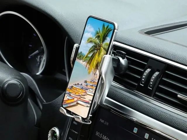 Uchwyt Na Kratę Nawiewu Srebrny Samochodowy Z Indukcyjną Ładowarką