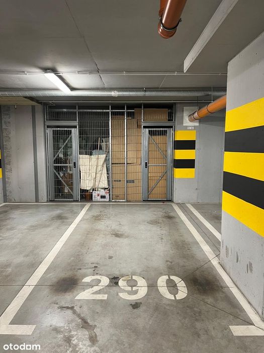Wynajmę miejsce postojowe wraz z komórką lokatorską przy ul. Rolnej 41