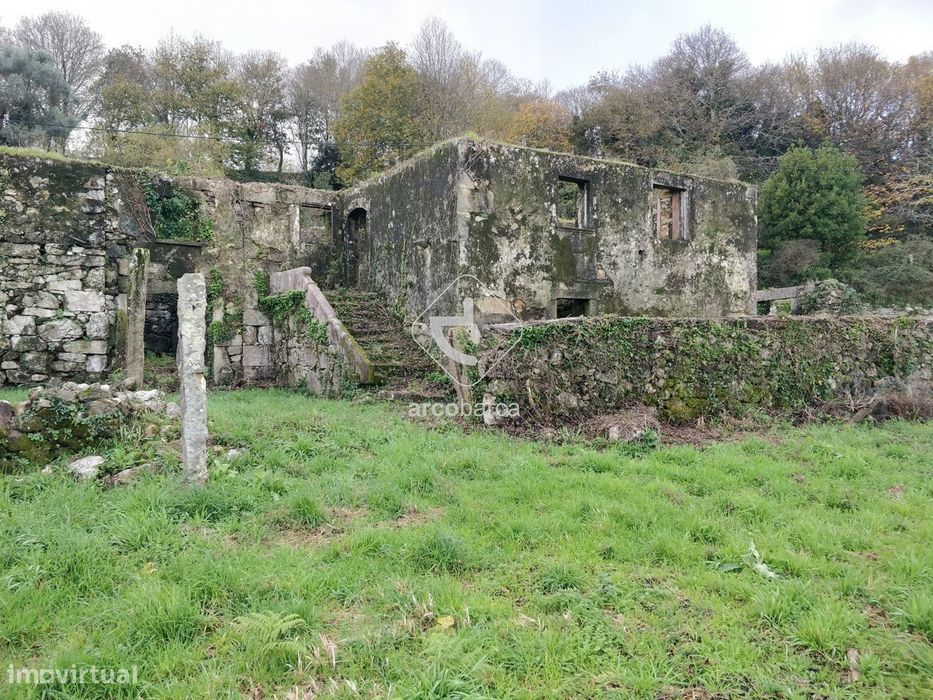 Ruína para restaurar,  280m2 brutos de construção e 1940m2 de terreno — Candemil E Gondar, Viana do Castelo