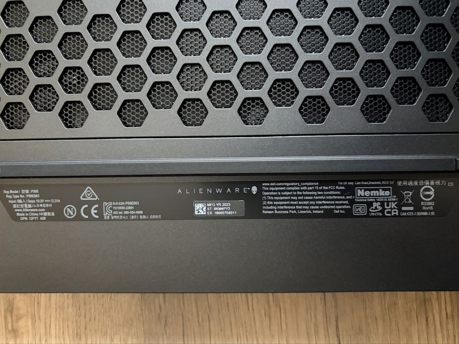 Dell Alienware 17 r5 AMD 6900HX  Radeon 6850M 12GB DDR 32GB SSD 1Tb