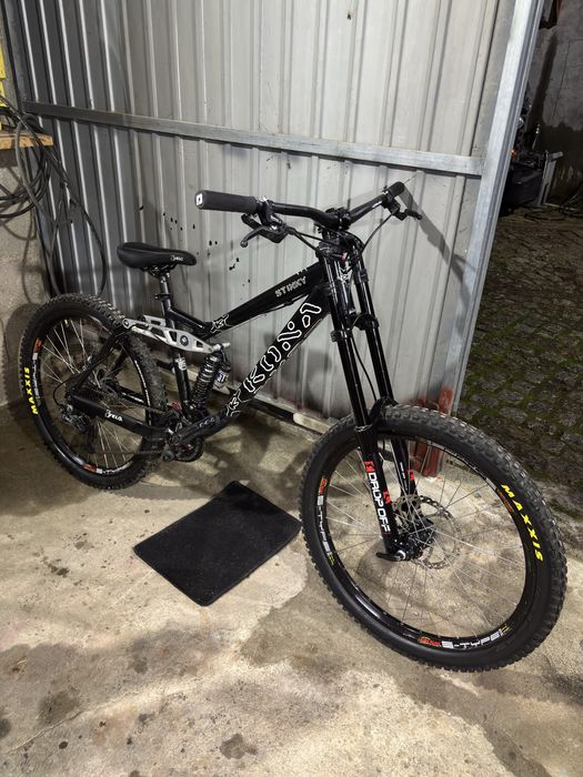 Bicicleta DH KONA