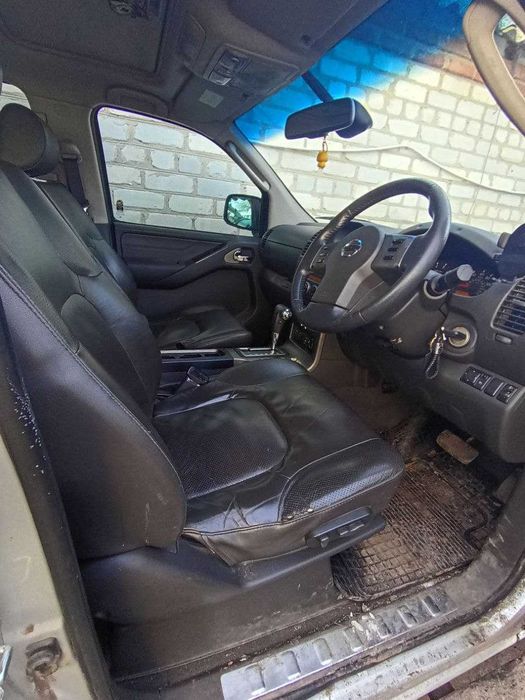 Продам автомобіль Nissan Navara D 40 diesel