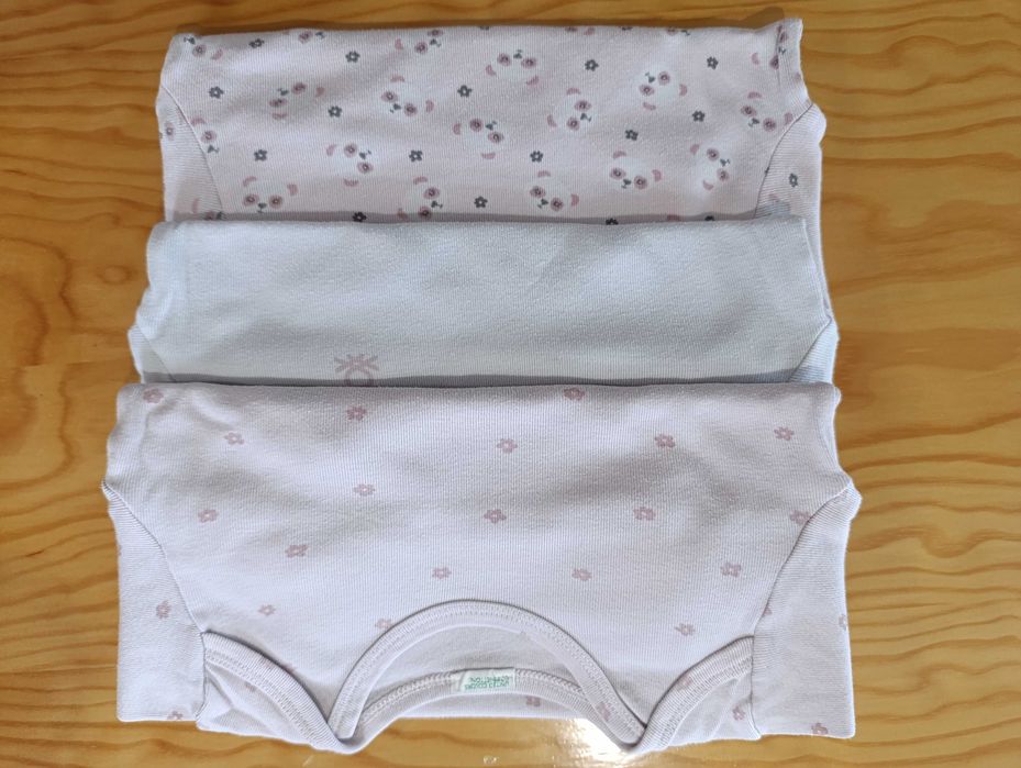 Pack de 3 bodys de menina. Benetton. 1-3 anos.