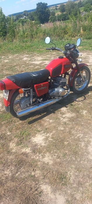 Продаєця мотоцикол Иж Юпітер 5