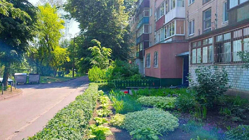 Продам 3 комнатную квартиру. Метро  Академика Павлова 15 минут.