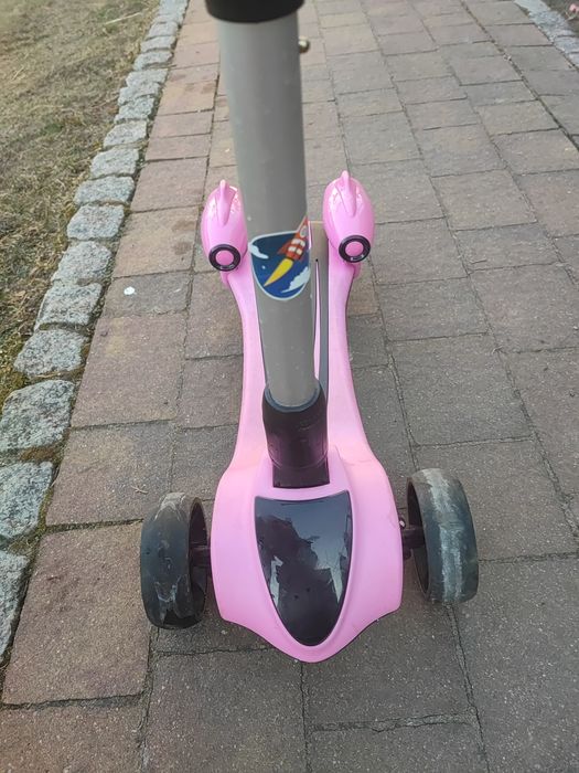 Hulajnoga scooter grajaca para wodna świecąca