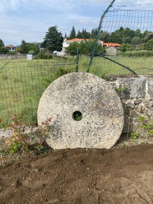 Vendo pedra de mó