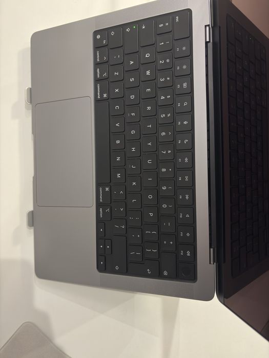 Macbook Pro 14” M1 Pro 16gb 1TB SSD (CPU 10 cores/GPU 14 cores)