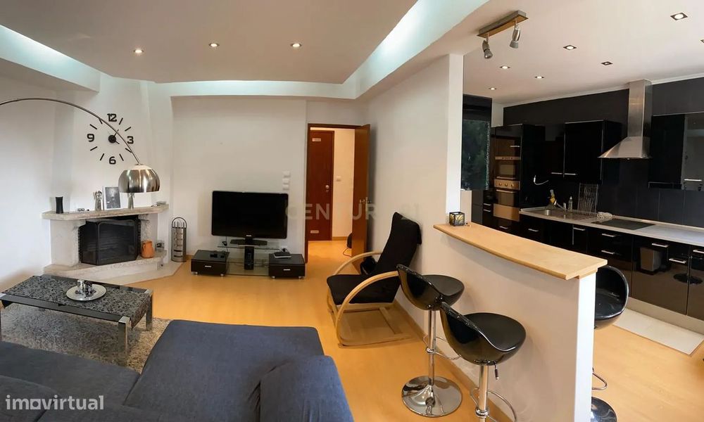 Apartamento T2 mobilado e equipado em Carcavelos