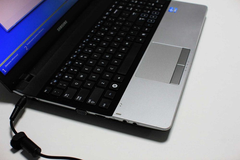 Bardzo zadbany Gratis - Laptop Gwarancja 12 < Pakiet Usług informat.