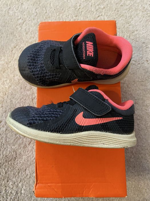 Buty sportowe Nike Revolution 4 r. 23,5 wkladna 15 cm