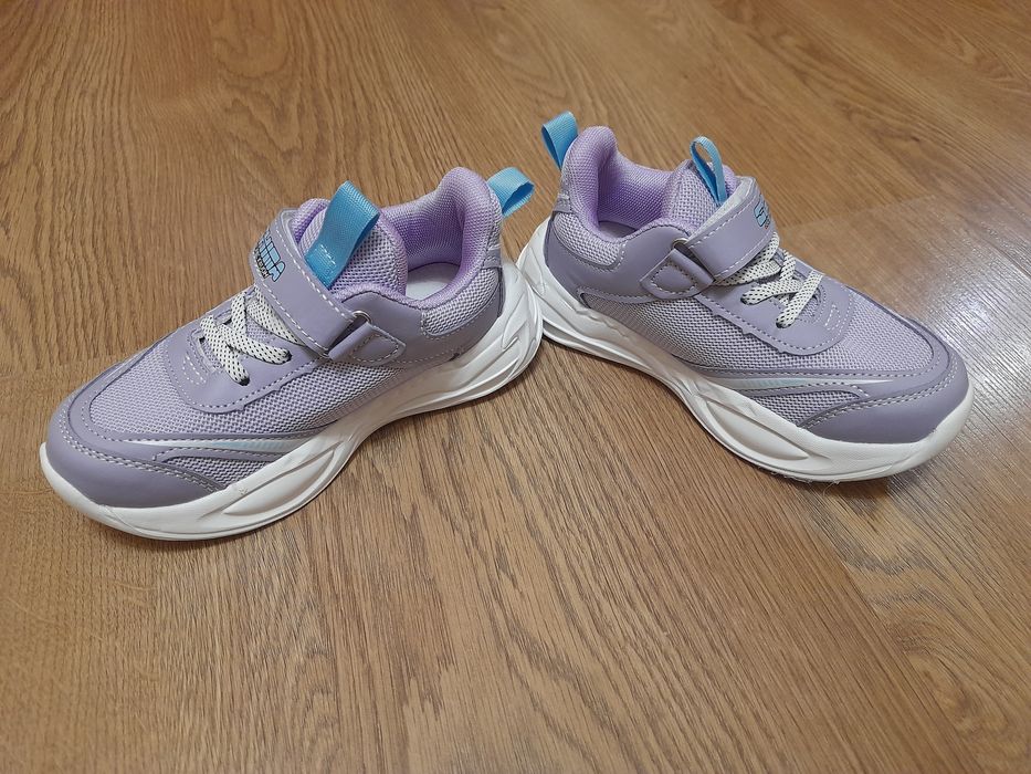 Нові кросівки дитячі для дівчинки